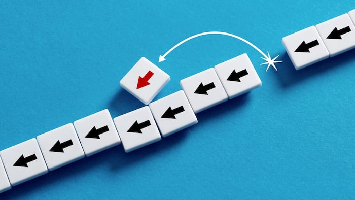 Jumping Queue Of Arrows
